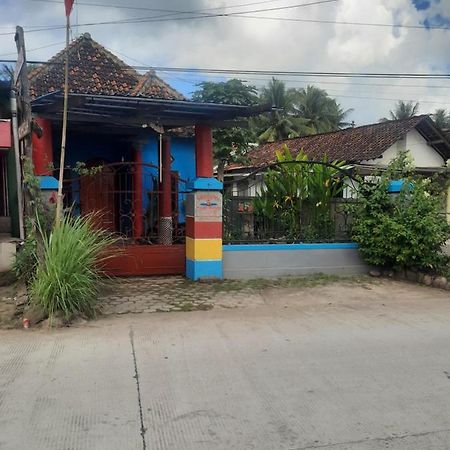 Red Beach Homestay Pasanggaran Kültér fotó