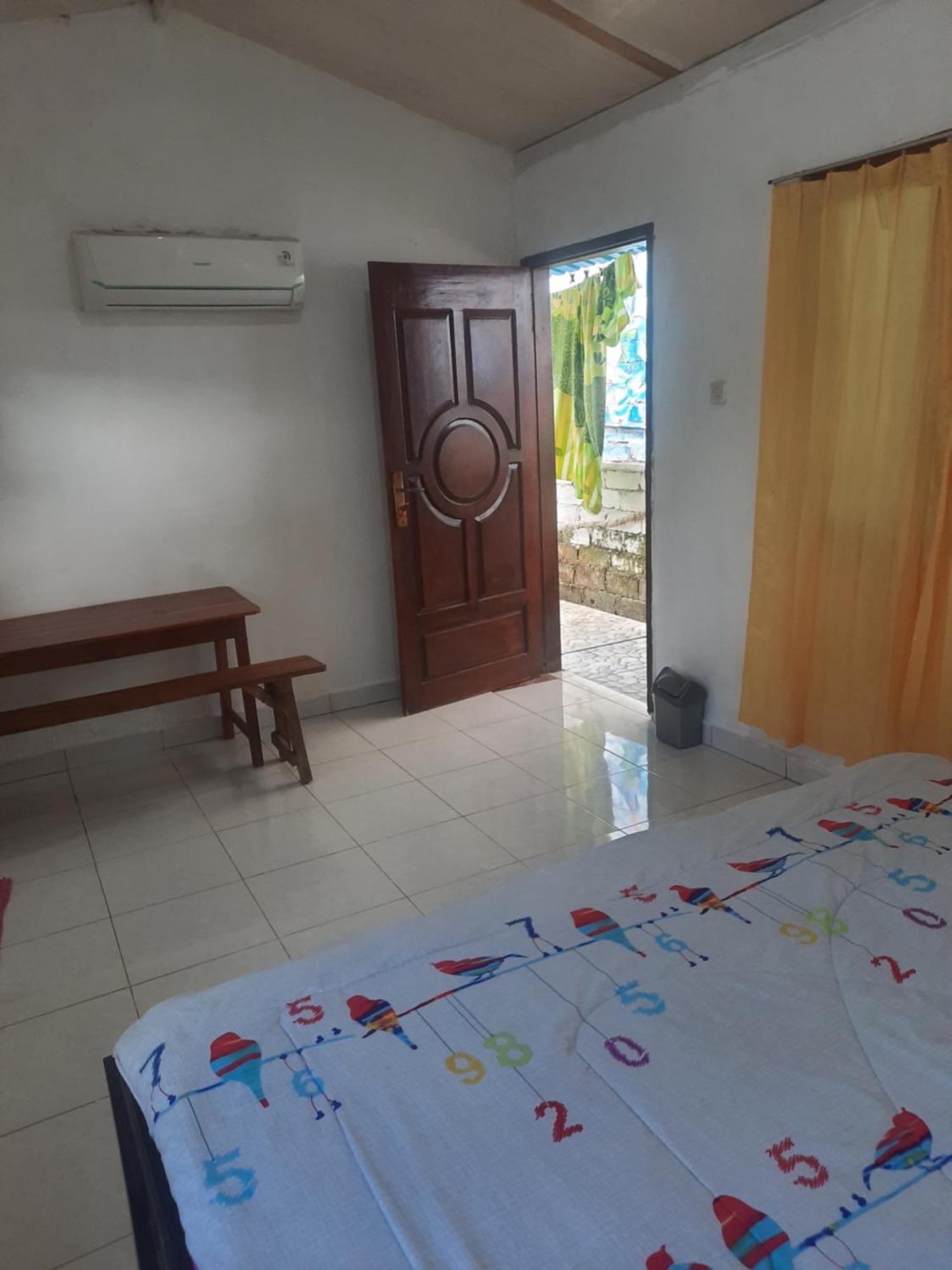 Red Beach Homestay Pasanggaran Szoba fotó